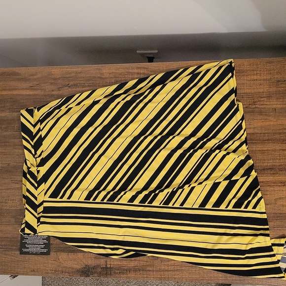 Iman global chic skirt. Size M - Picture 3 of 3